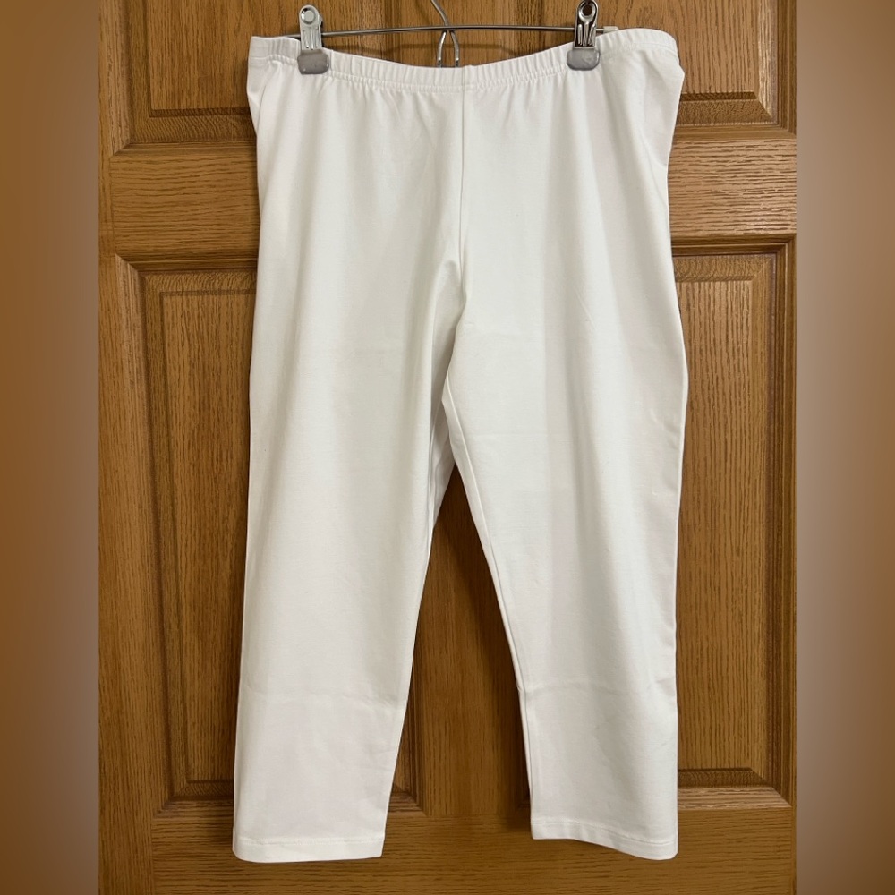 Chicos White Pima Capri Leggings NWT - Picture 2 of 8